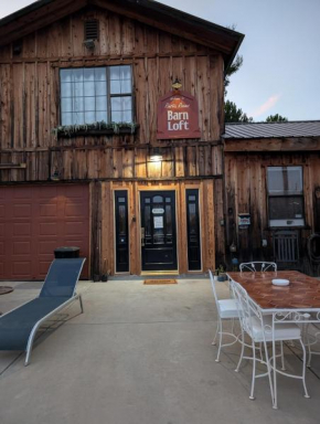 Rustic Rooms Barn Loft (Upstairs Studio Apartment) Near Kings Canyon & Sequoia National Parks Squaw Valley